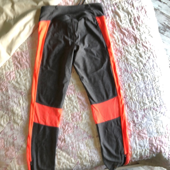 Under Armor compression leggings - Picture 4 of 4